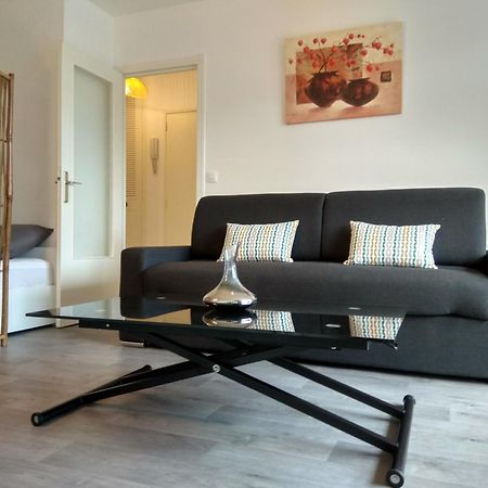 Budget Apart With Balcony And Great View Saint-Denis  Ngoại thất bức ảnh