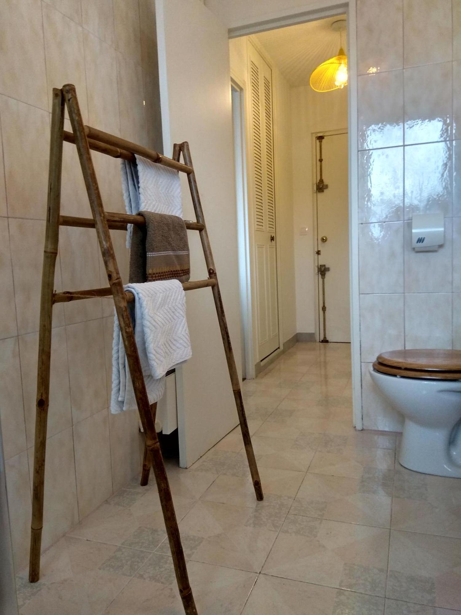 Budget Apart With Balcony And Great View Saint-Denis  Ngoại thất bức ảnh