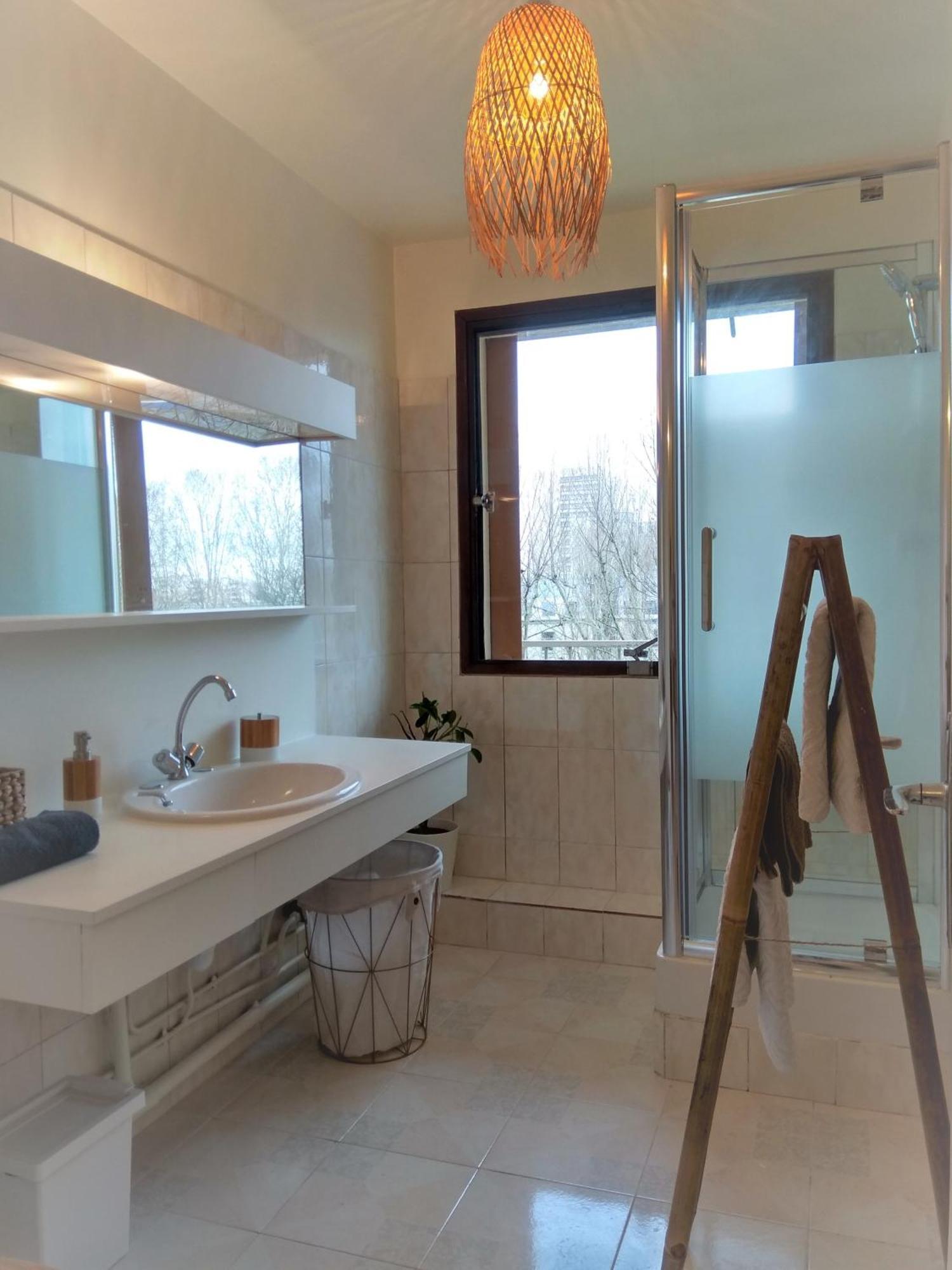 Budget Apart With Balcony And Great View Saint-Denis  Ngoại thất bức ảnh